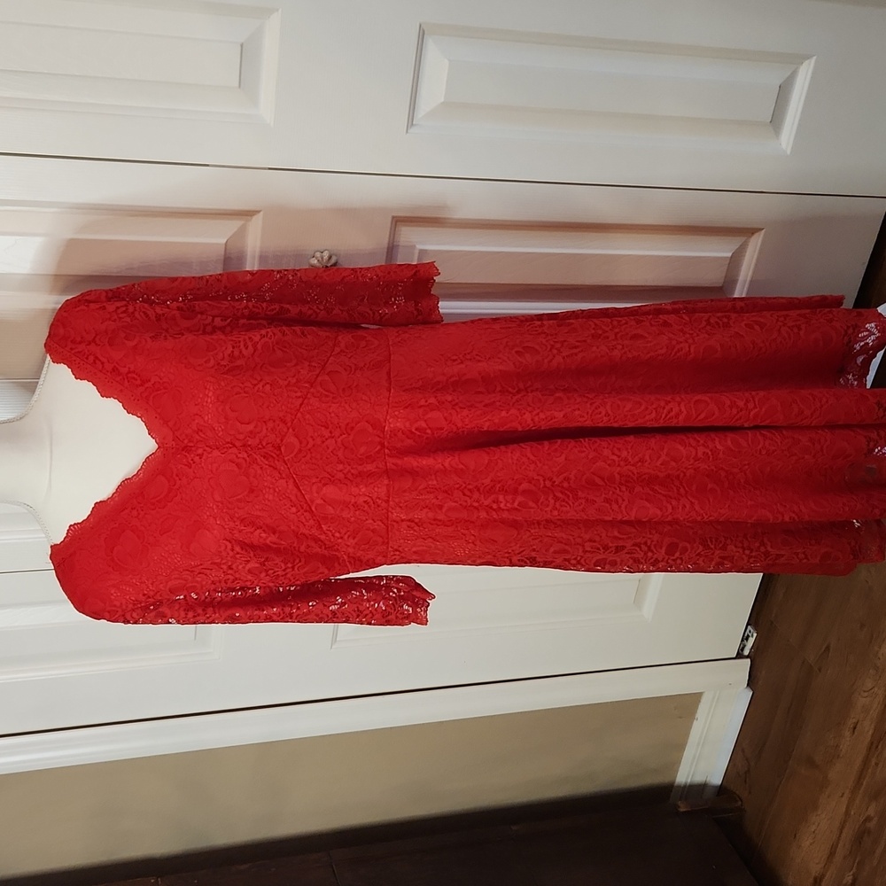 Jasambac,  NWT,  Women's Red Lace dress, lined, 2XL,  Scalloped v neckline red